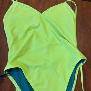 Jolyn Lucia Surf size xl new with tags